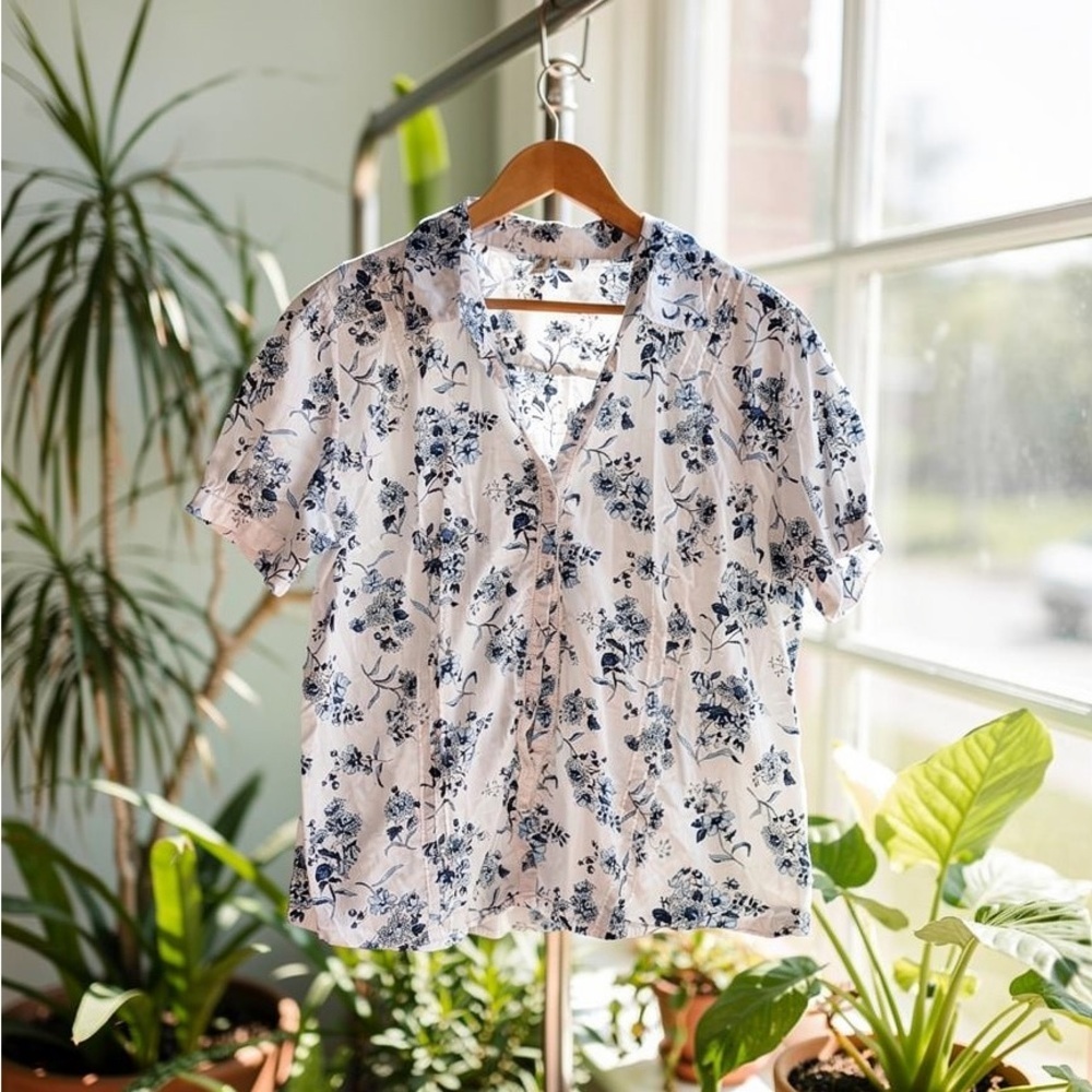 St.John’s Bay Chic Floral Print Blouse in Blue and White